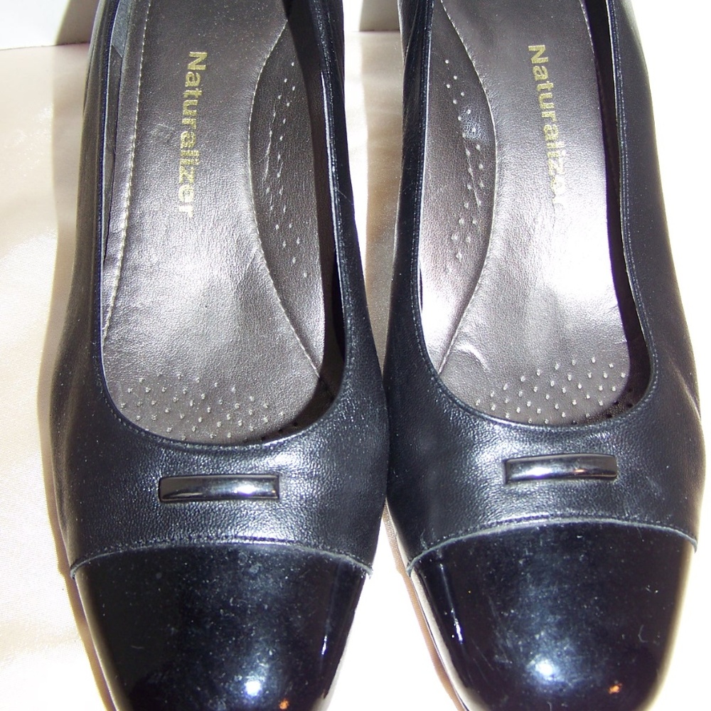 NATURAIZER Ladies Black Pumps Shoes size 7